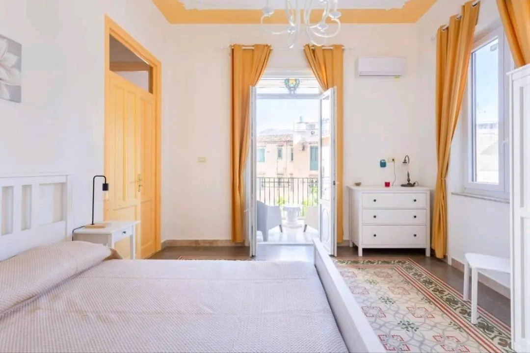 Holiday home Merlo House - Inside The Historical Center Palermo
