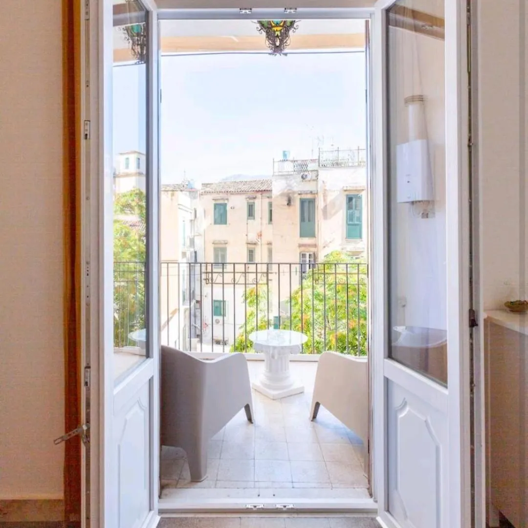 Merlo House - Inside The Historical Center Palermo Italy